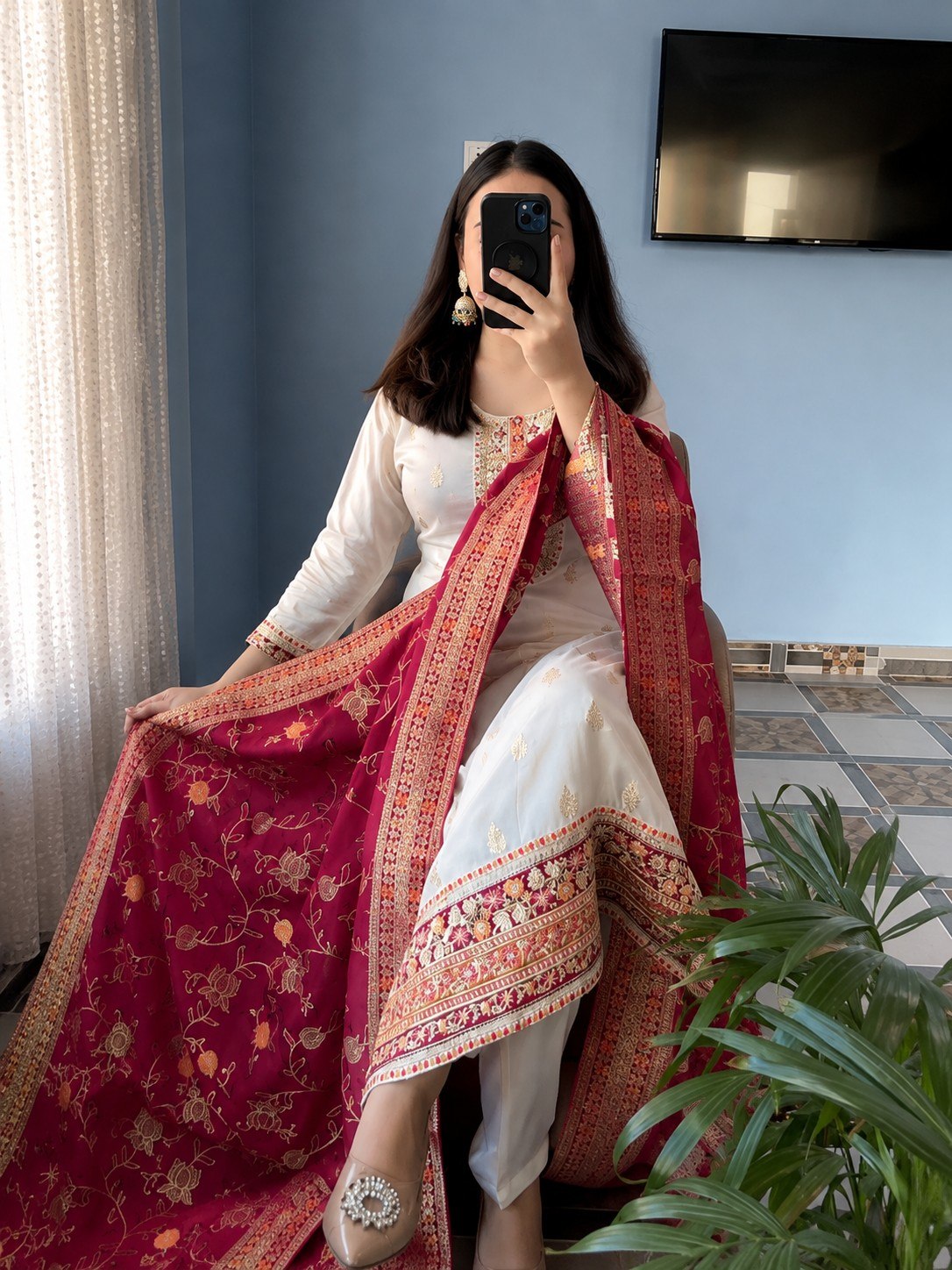 Women's Off White Embroidered Kurta Pant Set with Magenta Jacquard Dupatta | Ethnic Festive Wear