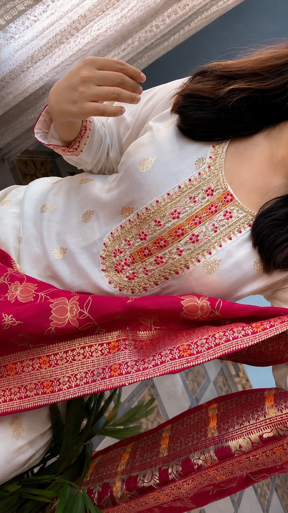 Women's Off White Embroidered Kurta Pant Set with Magenta Jacquard Dupatta | Ethnic Festive Wear