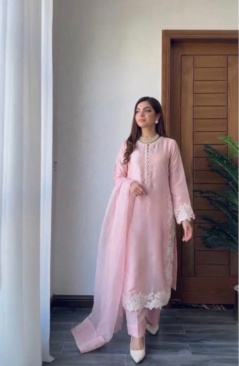 Elegant Embroidered 3-Piece Pakistani Suit with Floral Lace & Dupatta