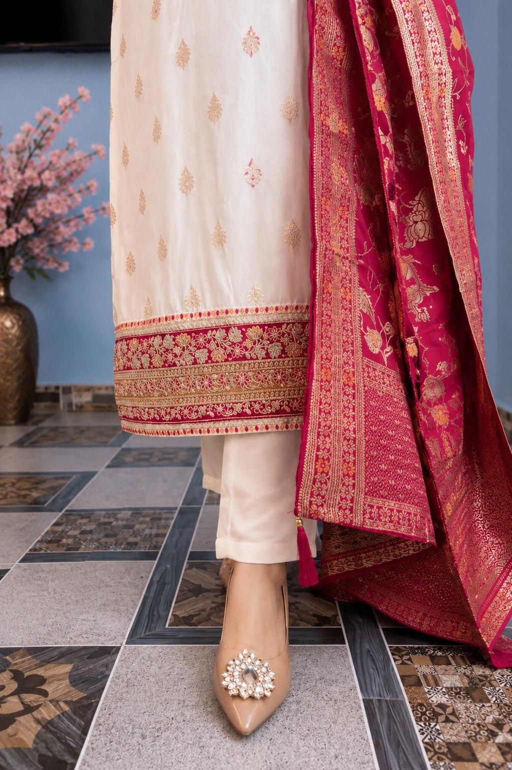 Women's Off White Embroidered Kurta Pant Set with Magenta Jacquard Dupatta | Ethnic Festive Wear