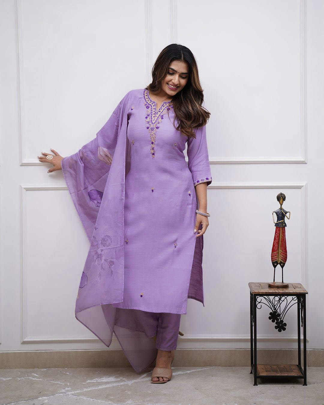 Close-up of Embroidered Lace Sleeve Border on ILARAA Lavender Kurta