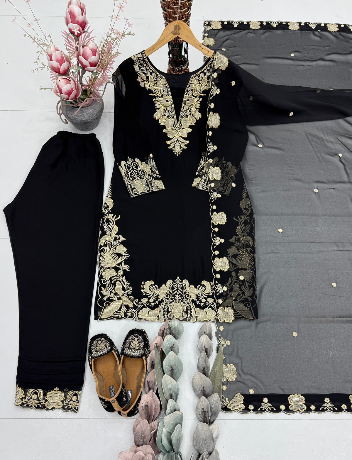 Elegant Embroidered Salwar Suit Set for Women – Ethnic 3-Piece Suit with Dupatta
