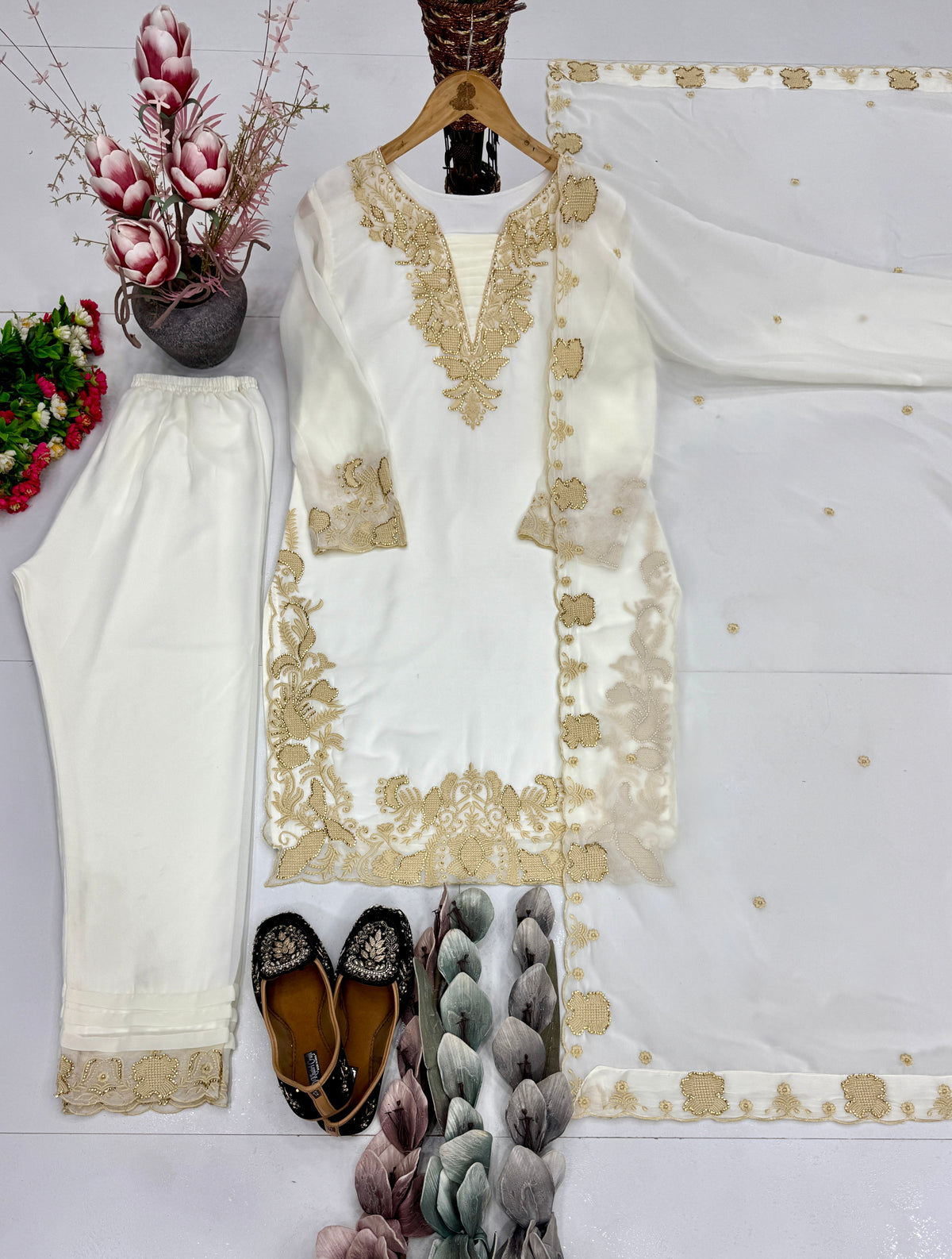 Elegant Embroidered Salwar Suit Set for Women – Ethnic 3-Piece Suit with Dupatta