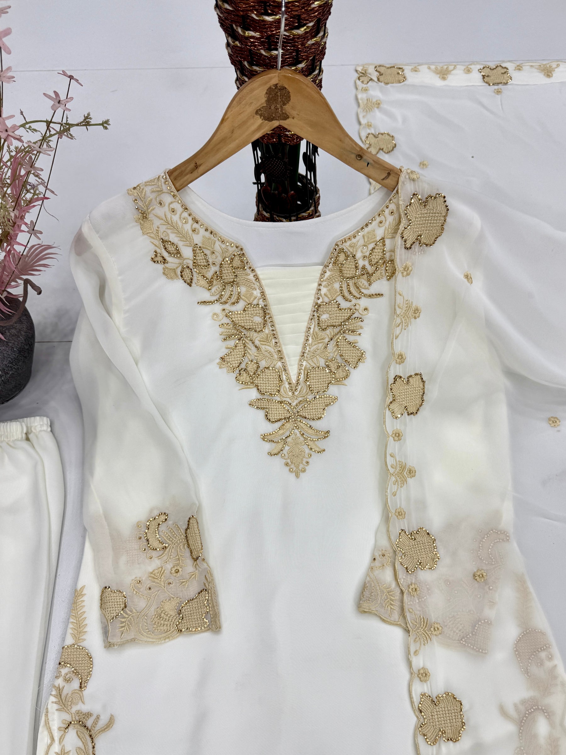 Elegant Embroidered Salwar Suit Set for Women – Ethnic 3-Piece Suit with Dupatta