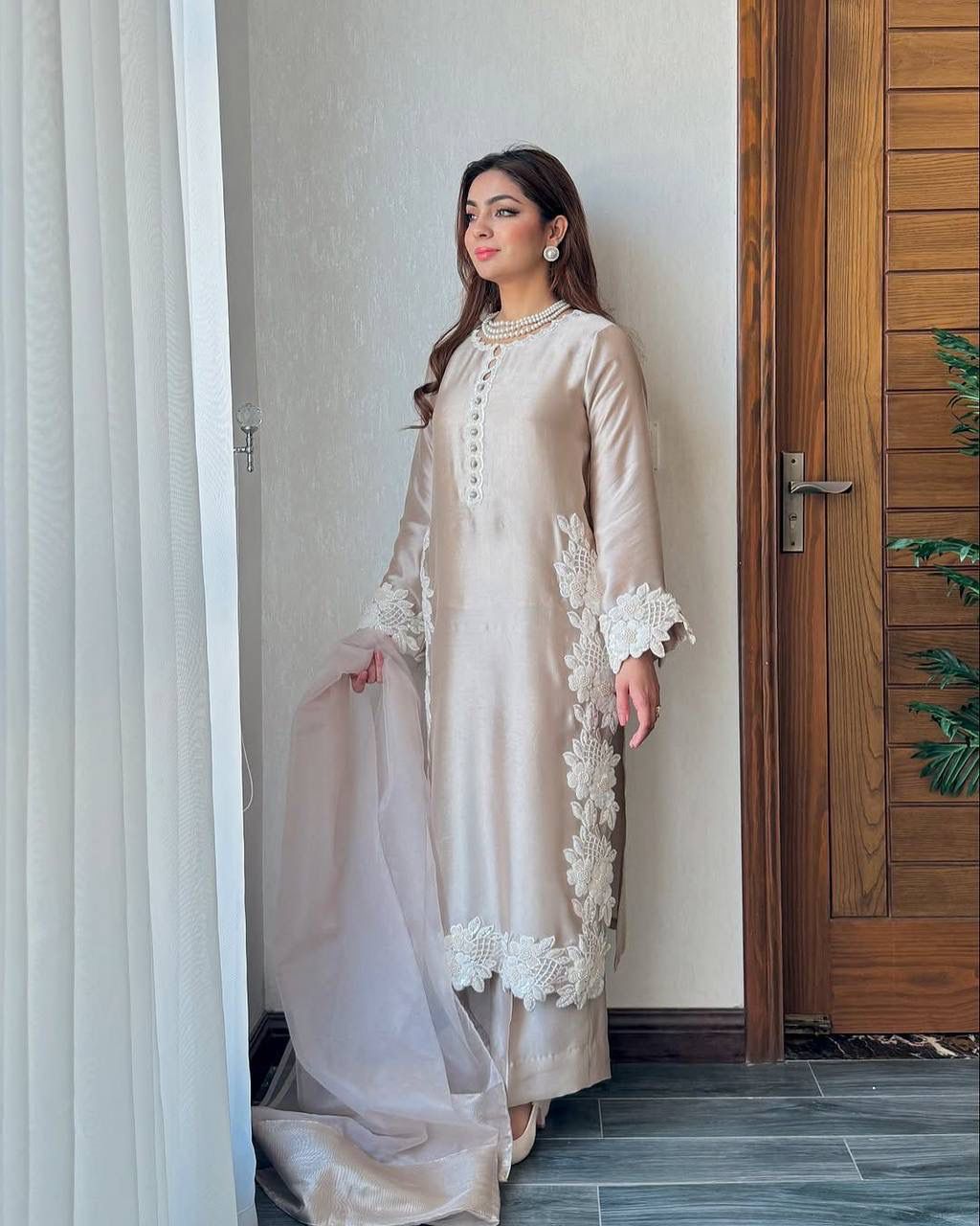 Elegant Embroidered 3-Piece Pakistani Suit with Floral Lace & Dupatta