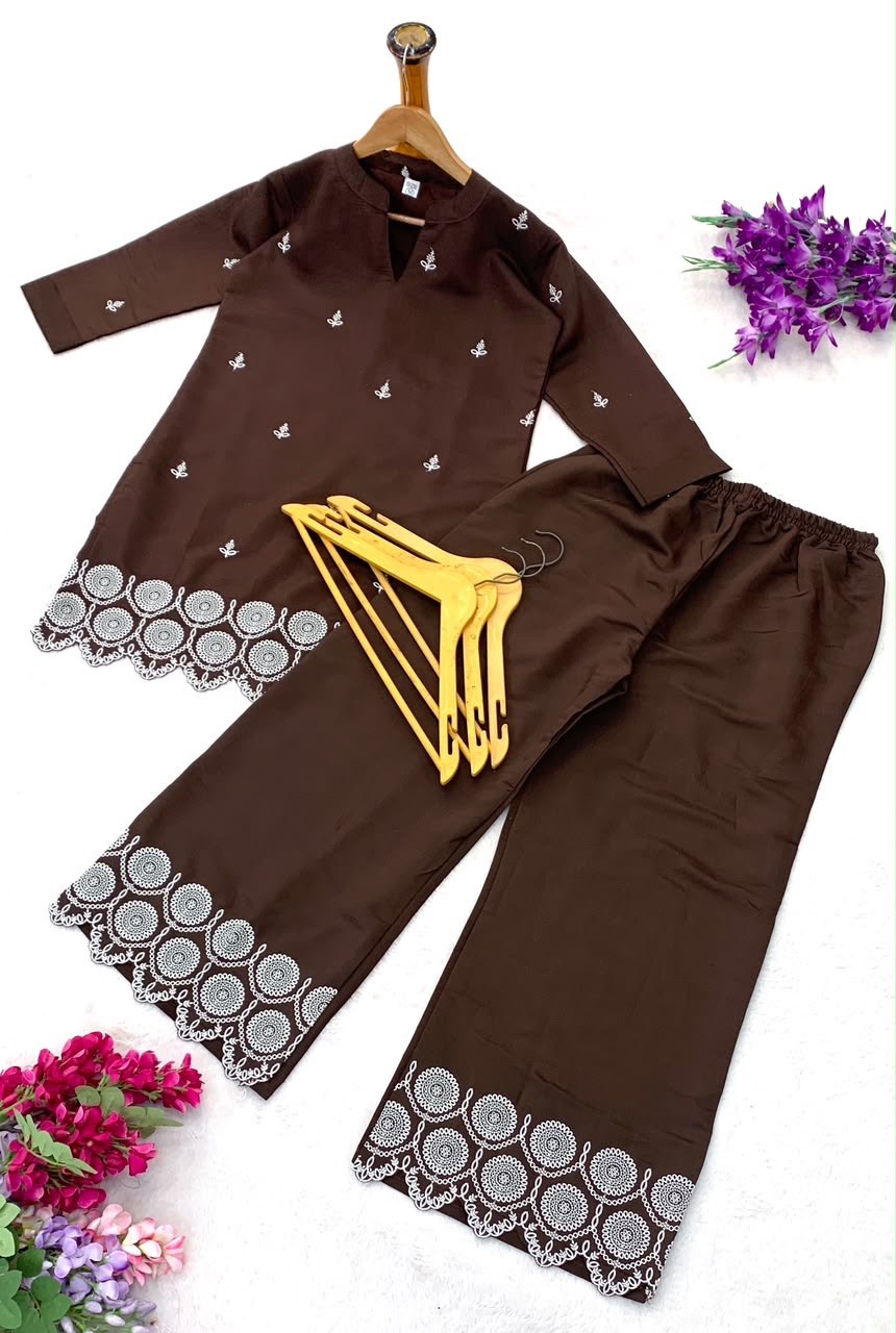 Women’s Embroidered Kurta Pant Set | Floral Embroidery 2 Piece Ethnic Wear